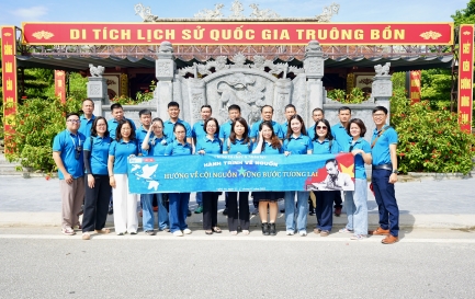 HÀNH TRÌNH TRI ÂN: VỀ THĂM QUÊ BÁC  VÀ DI TÍCH LỊCH SỬ TRUÔNG BỒN